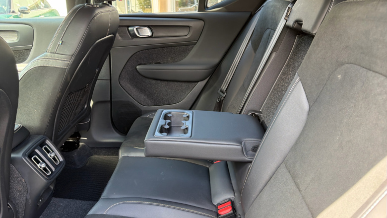 Volvo Xc40 2.0 B4P R DESIGN Pro 5dr Auto [7 speed] Petrol Estate